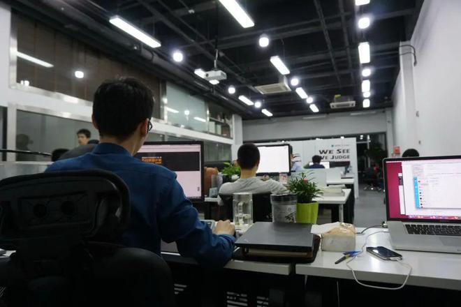 打破國(guó)外技術(shù)壟斷！松江企業(yè)憑借自主網(wǎng)絡(luò)技術(shù)研發(fā)斬獲全國(guó)大獎(jiǎng)